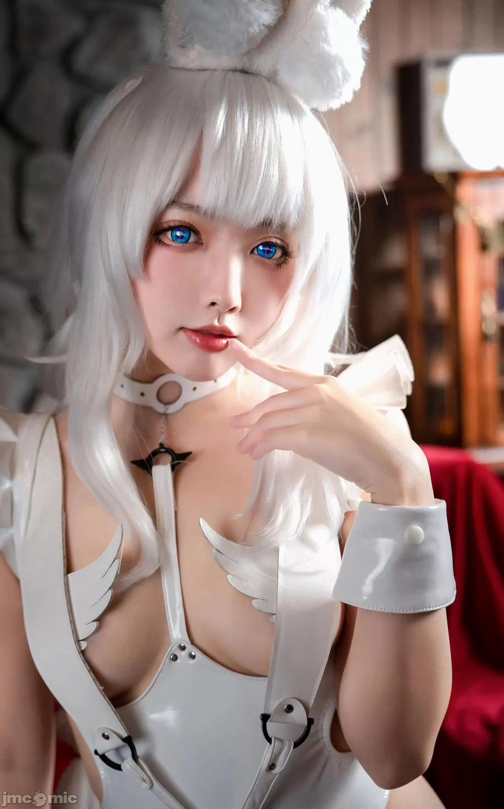 Tuyển Tập Cosplay 12 trang 32